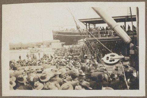 Troops on H.M.A.S. Chemnitz [...] pioneers disembarking [...] same boat [...] kits [Port Melbourne, Victoria], 1919