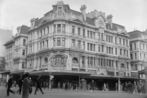Victoria Buildings on corner of Collins St., (south side) and Swanston St. (east side) viewed from opposite pavement, c. 1924