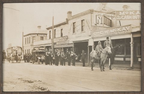 Carters Arms Hotel, High St., Northcote, cnr. of Separation St, c. 1910