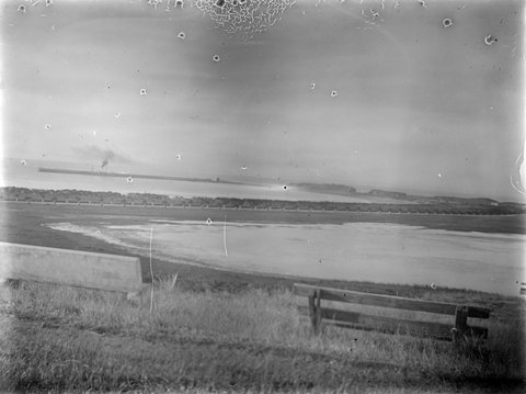View across Port Phillip Bay showing breakwater, 1900–20