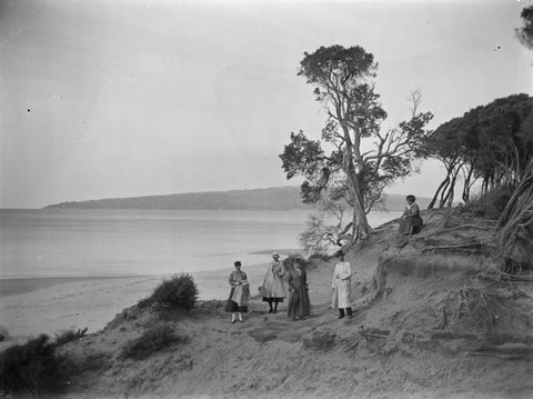 Members of the Bishop Family on the beach at Port Phillip Bay, 1914–18