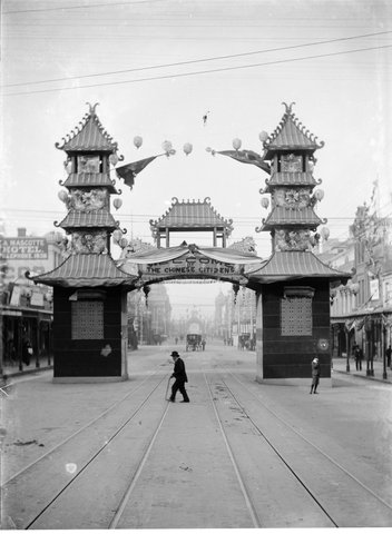 Decorative arches for the visit of the Duke and Duchess of Cornwall and York to Melbourne in 1901