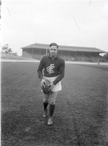 Carlton football player on oval, 1920–50