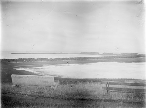View across Port Phillip Bay showing breakwater, 1900–20