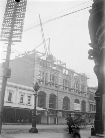 Elizabeth Street, Melbourne, near the GPO, building on the far right is five doors down from Bourke Street, 1905–10