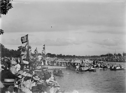 Decorated boats - Henley on Yarra, Melbourne, Victoria, 1900–14