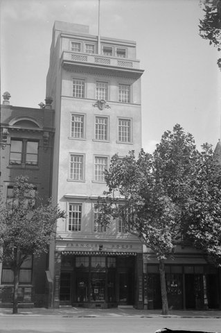 Francis House, 107 Collins St. (south side) showing part of the medical suites, Barretts Building, 1902–34