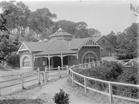 Hepburn Mineral Springs Chalet and office, Queen St, 1890–1940