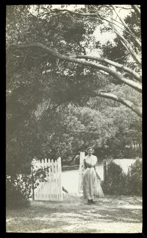 Netta McCrae standing beside gate at "Ivanhoe", Sorrento, 1904–20