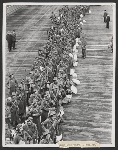 Men of the 2nd Contingent of the 2nd A.I.F. embarking from Port Melbourne, c. 1940