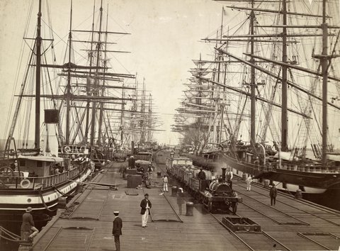 Shipping at Melbourne and Hobson's Bay railway pier, c. 1885