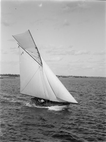 Salacia yacht, St Kilda, 1900