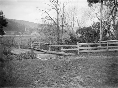 Country view, possibly in the foothills of the Dandenong Ranges, 1914–18