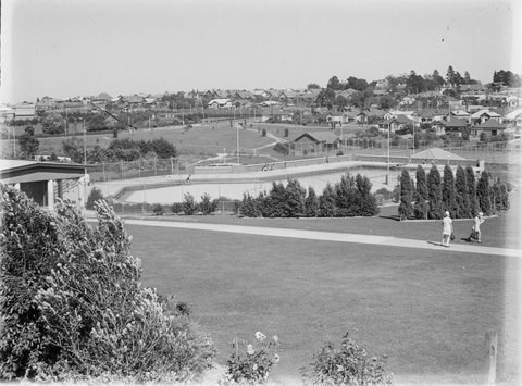 View of Camberwell Swimming Pool and Tennis Courts, c 1950s, 1927–59
