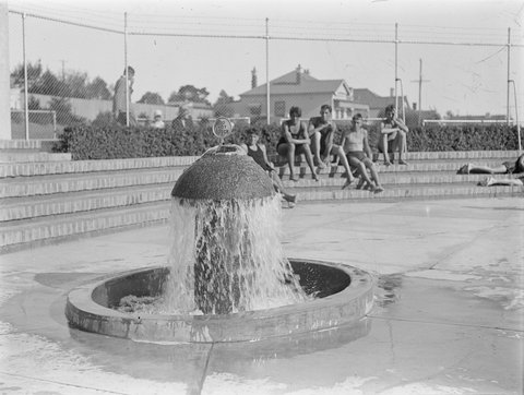 Fountain at Camberwell Swimming Pool, 1927–59