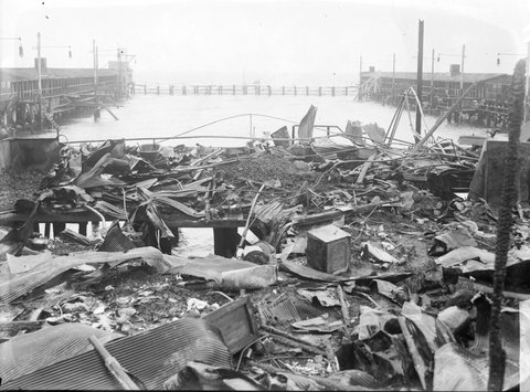 St. Kilda men's baths destroyed by fire, 1925