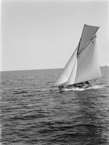 Salacia yacht, St Kilda, 1900