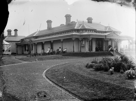 "Doona", Cotham Road, Kew, residence owned by Lloyd Tayler, 1890–1910