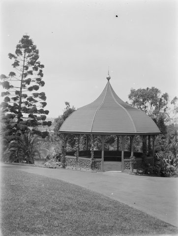 Pagoda in the Botanical Gardens, Melbourne, 1900–13