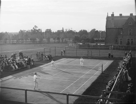 Tennis match, possibly at Ormond College or Brighton Girl's Grammar, c. 1907