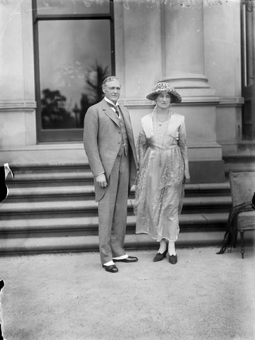 Lord and Lady F [on the steps of Government House, Melbourne], 1910s