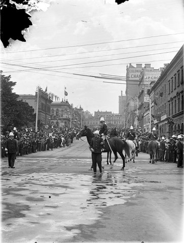 Police and crowd, Market Street, Melbourne, 1901?