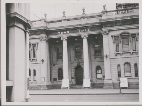 Prahran Town Hall, Chapel Street, Prahran, [Vic.] - detail of entrance portico, c. 1949