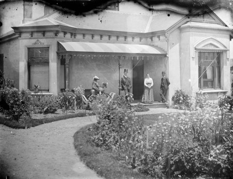 "Mynda", 5 Molesworth St., Kew, house and garden, Anderson family on verandah, 1890–1910