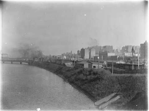 Yarra river below Spencer Street, looking East, c. 1910