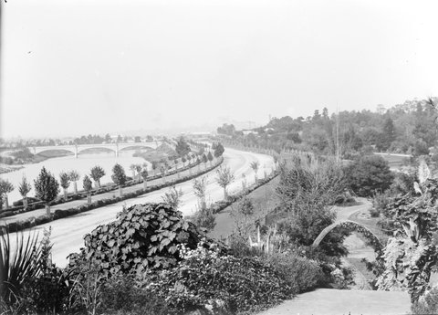 Morell Bridge, crossing the Yarra River, South Yarra, 1899–1920