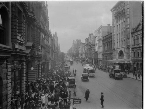 View of Collins Street, Melbourne from above Elizabeth Street looking towards Spring Street, 1910–20