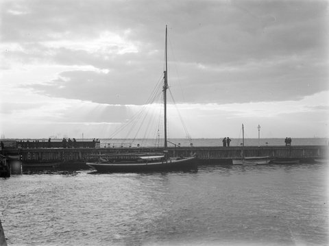 Sunset Effect St. Kilda - Victory & Rays at pier, 1901
