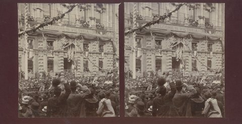 Crowds in Melbourne streets for the visit of the Duke and Duchess of Cornwall, Melbourne, Vic, 1901