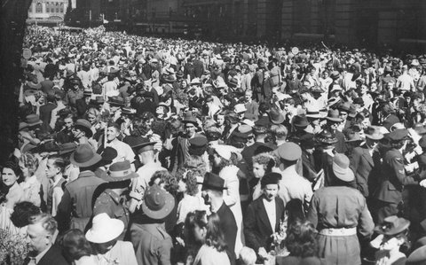 Military procession in Melbourne, near the corner of Elizabeth and Collins Streets, 1943