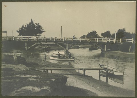 Mordialloc Creek. About 1900. Bridge on the Point Nepean Road (Nepean Highway), c. 1900