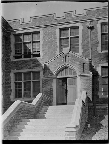 Entrance to Melbourne High School, 1900–50