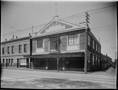 S. Andrewatha showrooms and Prince of Wales Hotel, Kent St.Richmond, c. 1910