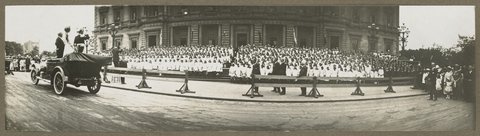 Massed schoolchildren at the Treasury Building, Melbourne, farewelling Lord & Lady Stradbroke, 1926