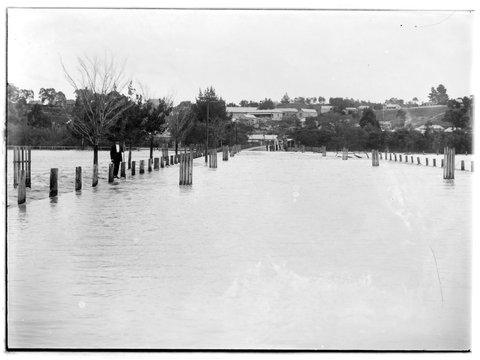 Flood at Diamond Creek, 1910–18