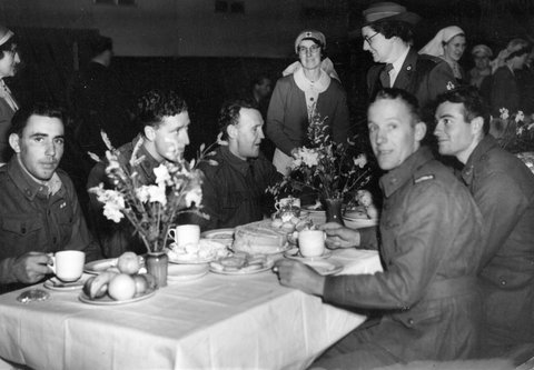 Escaped P.O.W.s arrive. [at Royal Park, Victoria], c. 1944