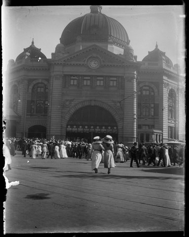 Flinders Street Railway Station, south-west corner of Swanston and Flinders Streets, Melbourne, 1890–1920