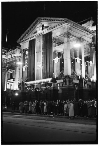 Melbourne streets illuminated for the 1954 Royal Visit