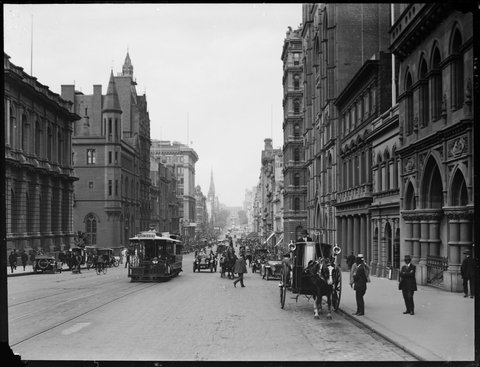 Collins Street looking east from Queen Street, 1920–25