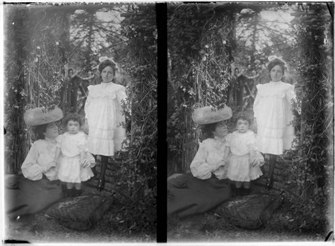 Women and children, possibly in the gardens of Pine Grove, Lennox Street, Richmond, 1902–08