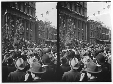 [Crowds watching parade for Royal Visit, Melbourne], c. 1901