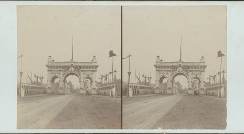 [Triumphal arch over Princes Bridge erected in honor of a Royal Visit], 1901
