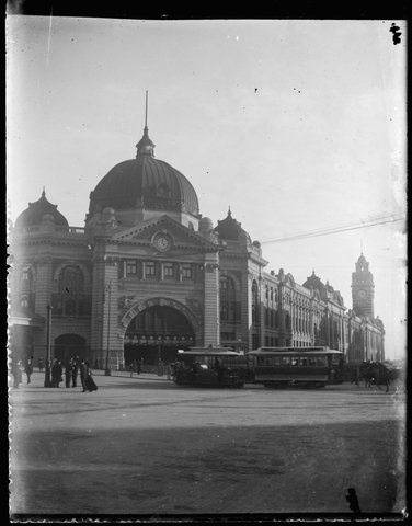 Flinders Street Railway Station, south-west corner of Swanston and Flinders Streets, Melbourne, 1890–1920