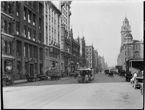 Flinders Street looking east between Elizabeth and Queen Streets, 1914–18