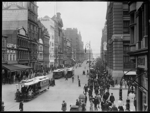 Collins Street looking west from the corner of Elizabeth Street, c. 1916