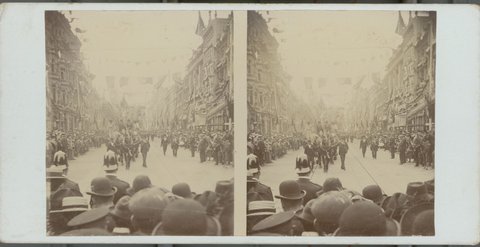 Crowds in Melbourne streets for the visit of the Duke and Duchess of Cornwall, Melbourne, Vic, 1901